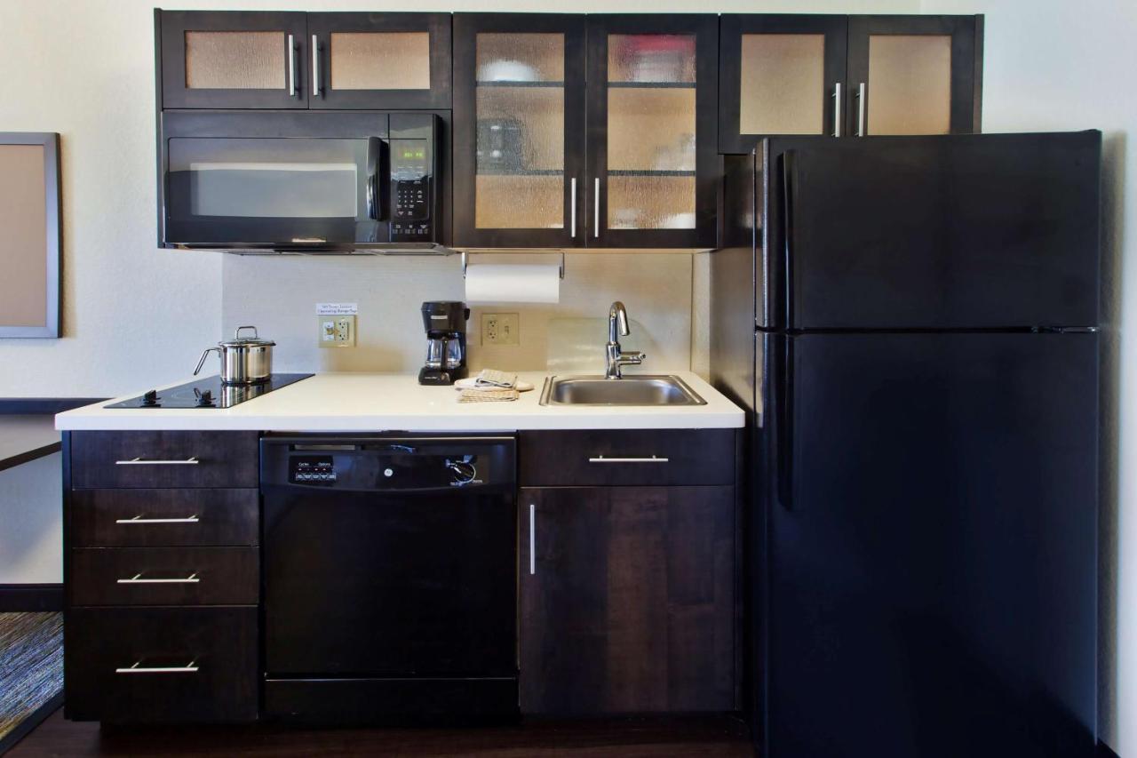 One-Bedroom Queen Suite with Bathtub - Mobility Accessible