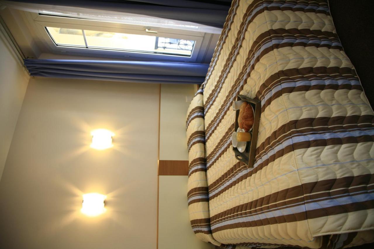 2 nebeneinander liegende Doppelzimmer