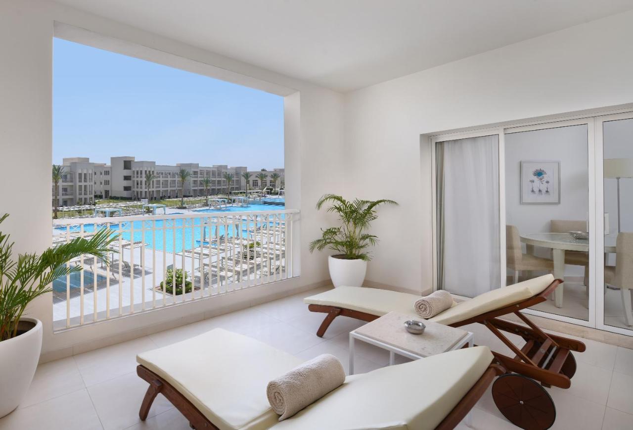 Suite Queen with Pool View