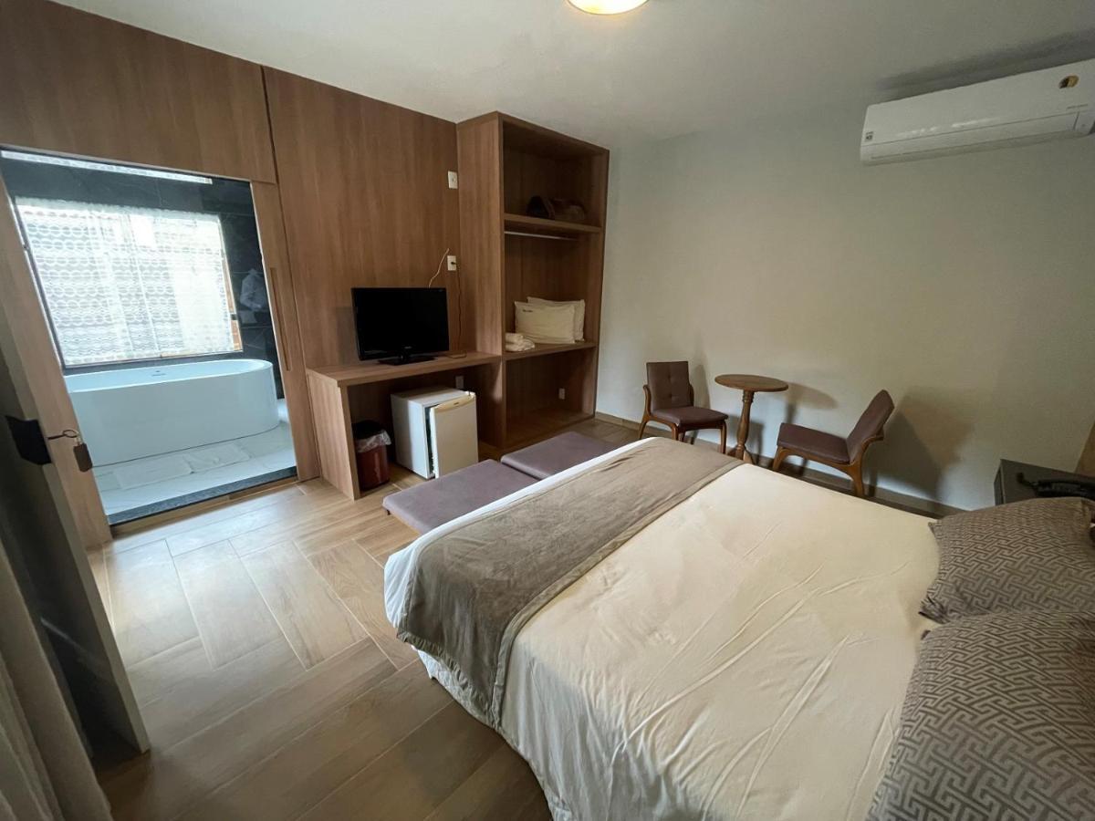 Quarto Duplo Master com Banheira de Hidromassagem