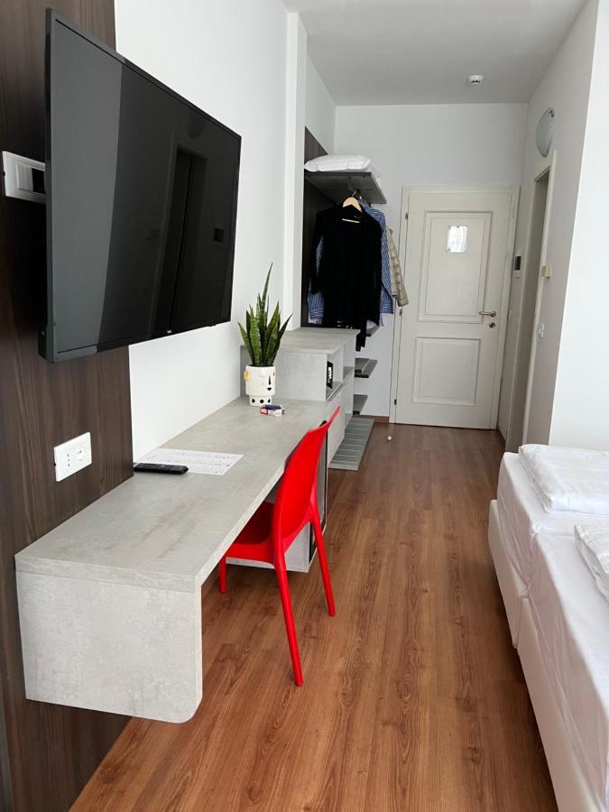Triple Room with Lake View,1206366892:JPEG