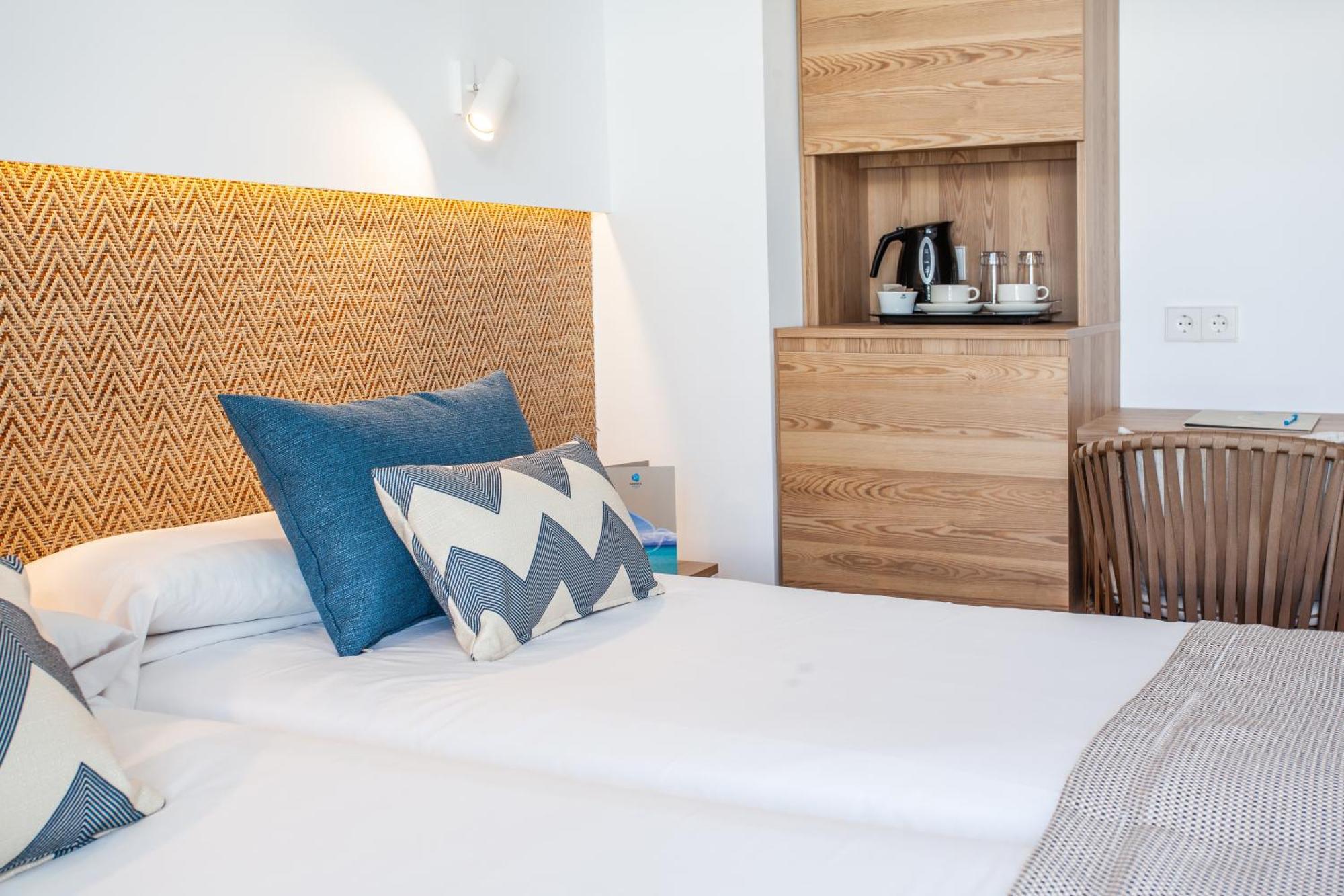 Chambre Double - Vue Latérale sur Mer