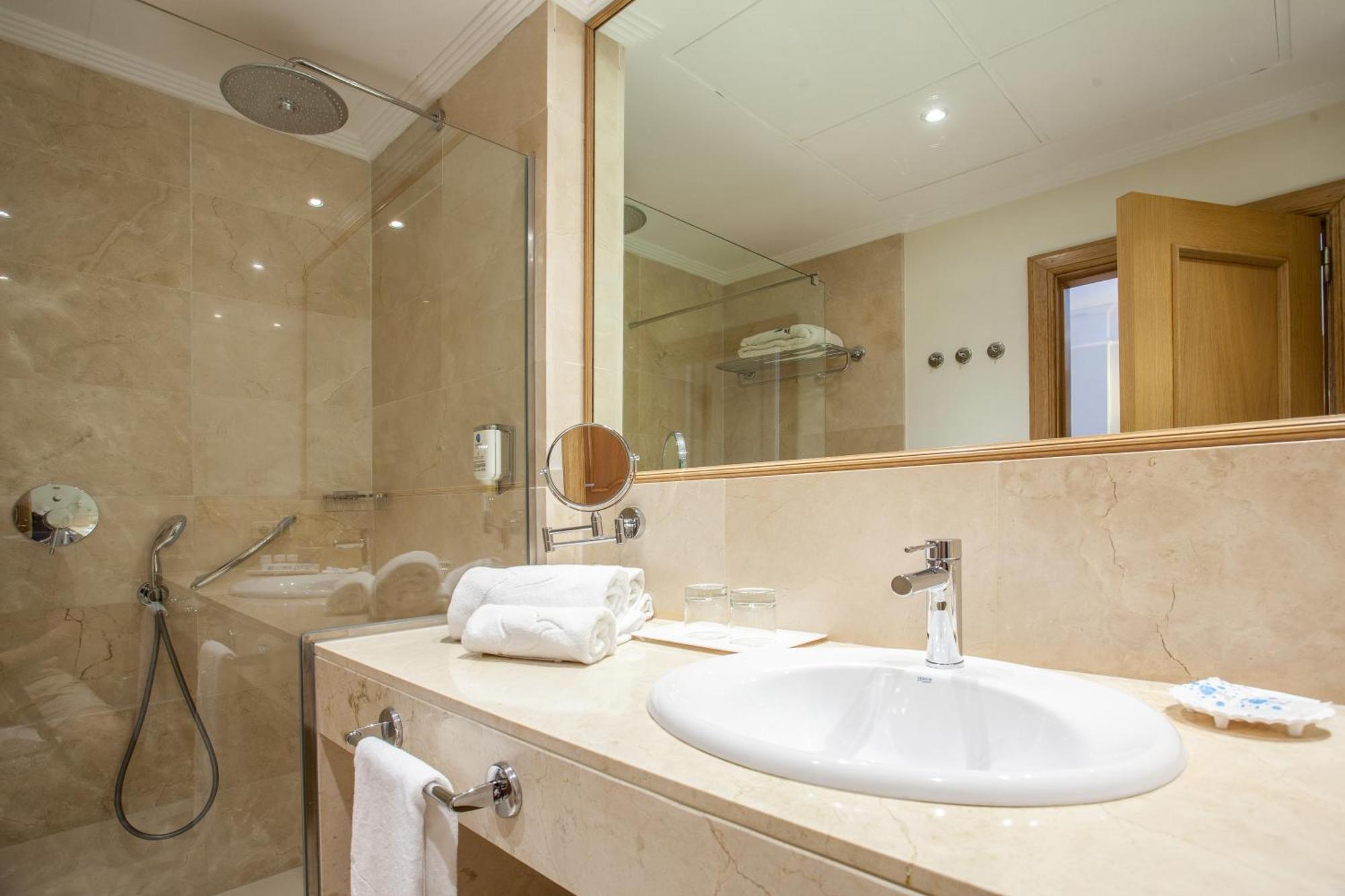 Suite (2 Erwachsene)