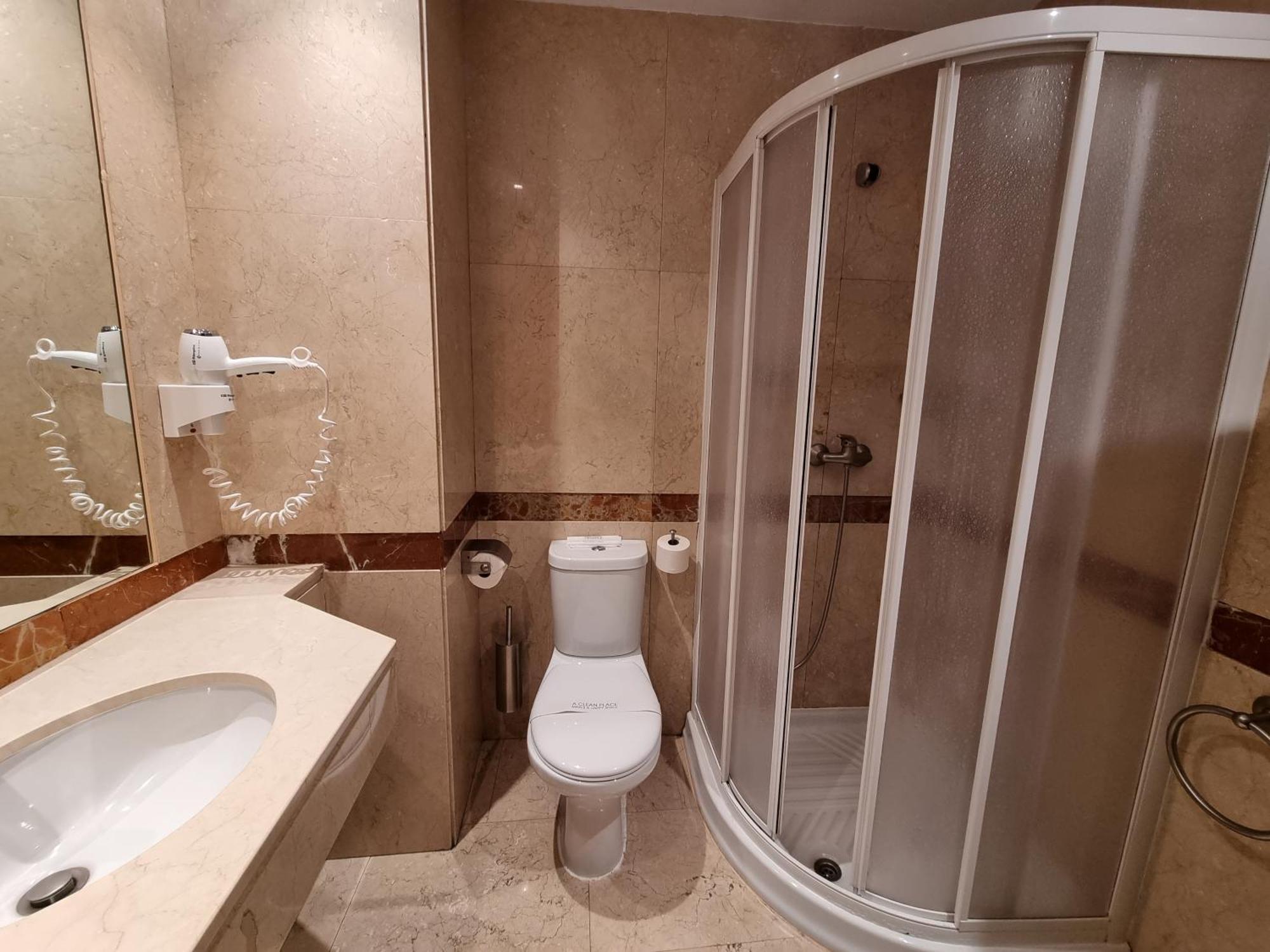 Triple Room (2 Adults + 1 Child),1207590487:JPEG