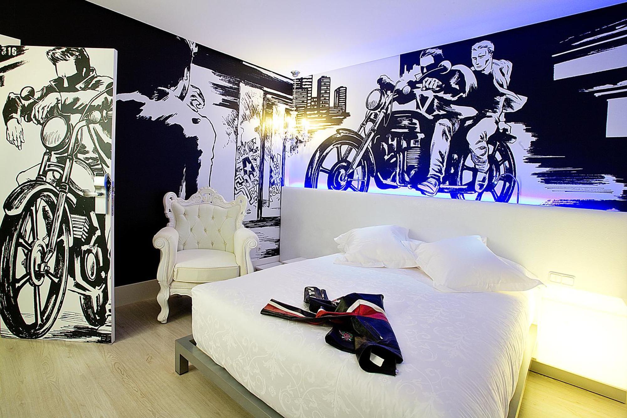 Quarto com Cama de Casal ou 2 de Solteiro