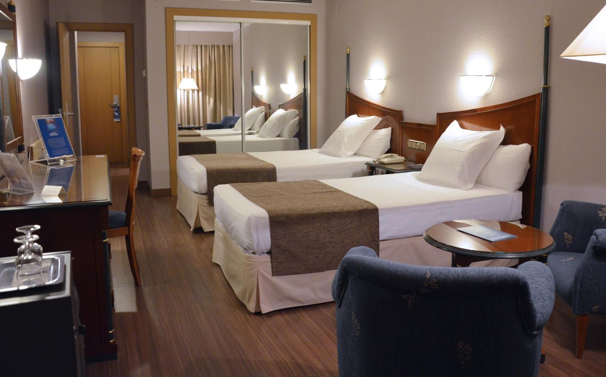 Twin Room,1525677934:JPEG