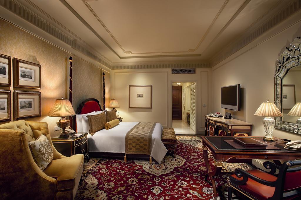 Habitación Royal Club con servicio de traslado al aeropuerto y acceso al salón (hora del cóctel incluida). Registro de entrada antes de lo habitual y de salida después de lo habitual garantizados (hasta 2 horas).