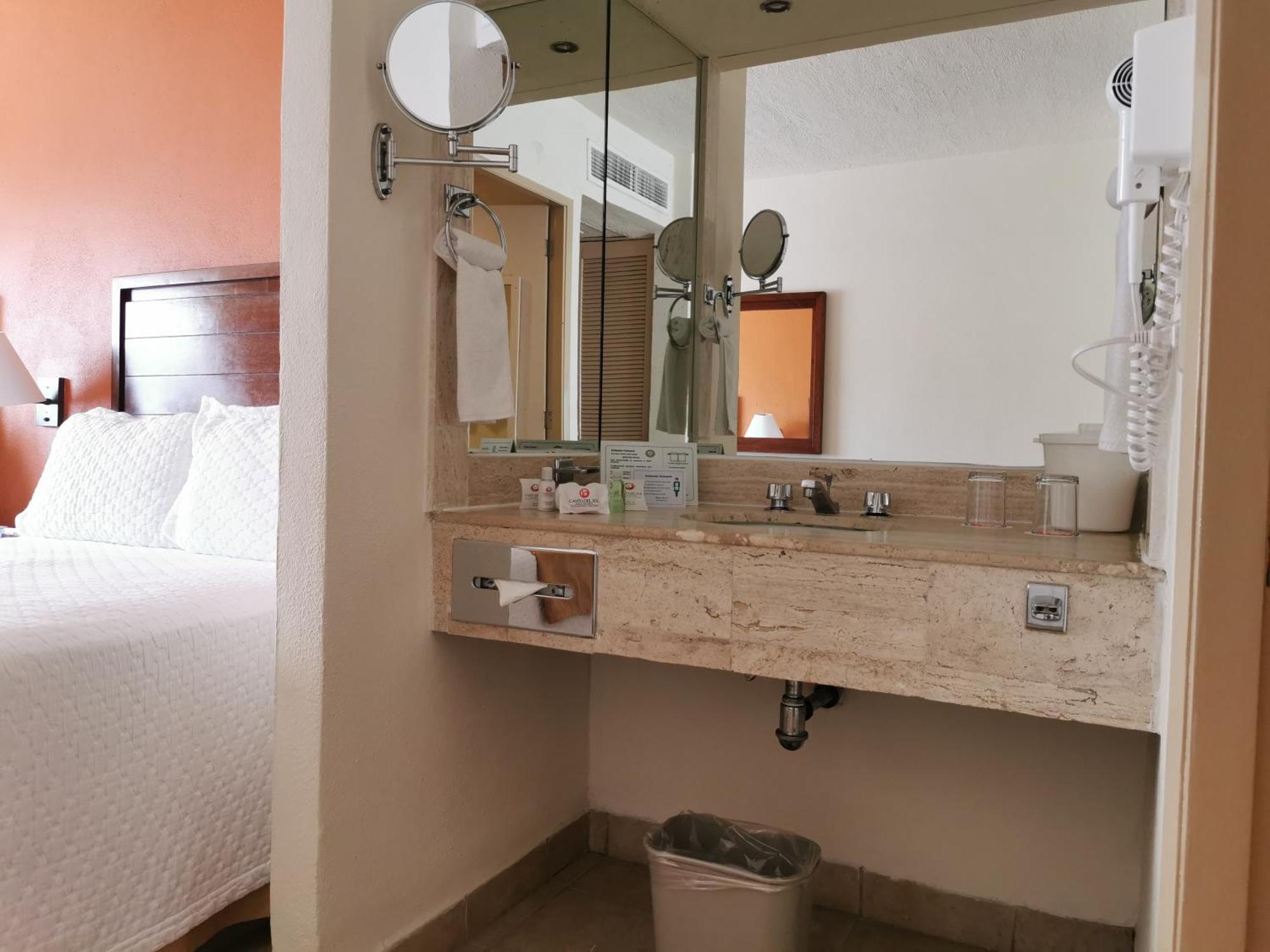 Deluxe Double Room with Side Sea View