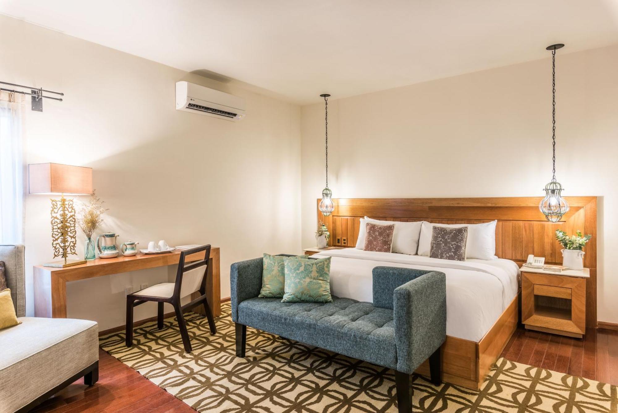 Deluxe King Suite