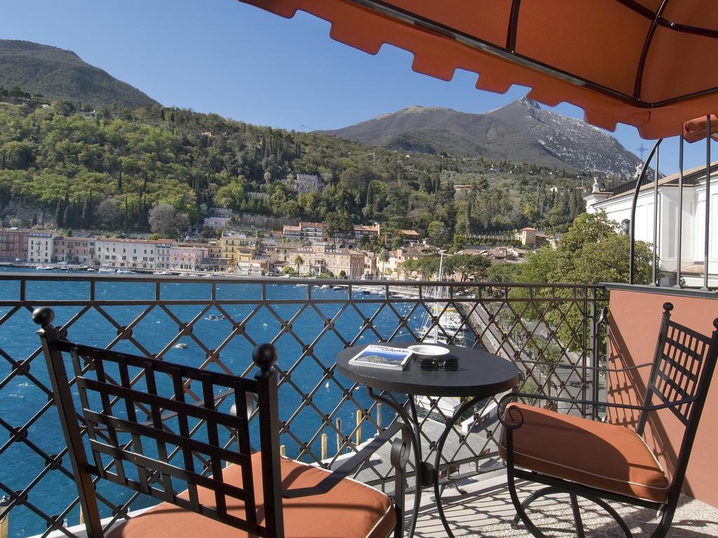 Dreibettzimmer mit Balkon und Seeblick