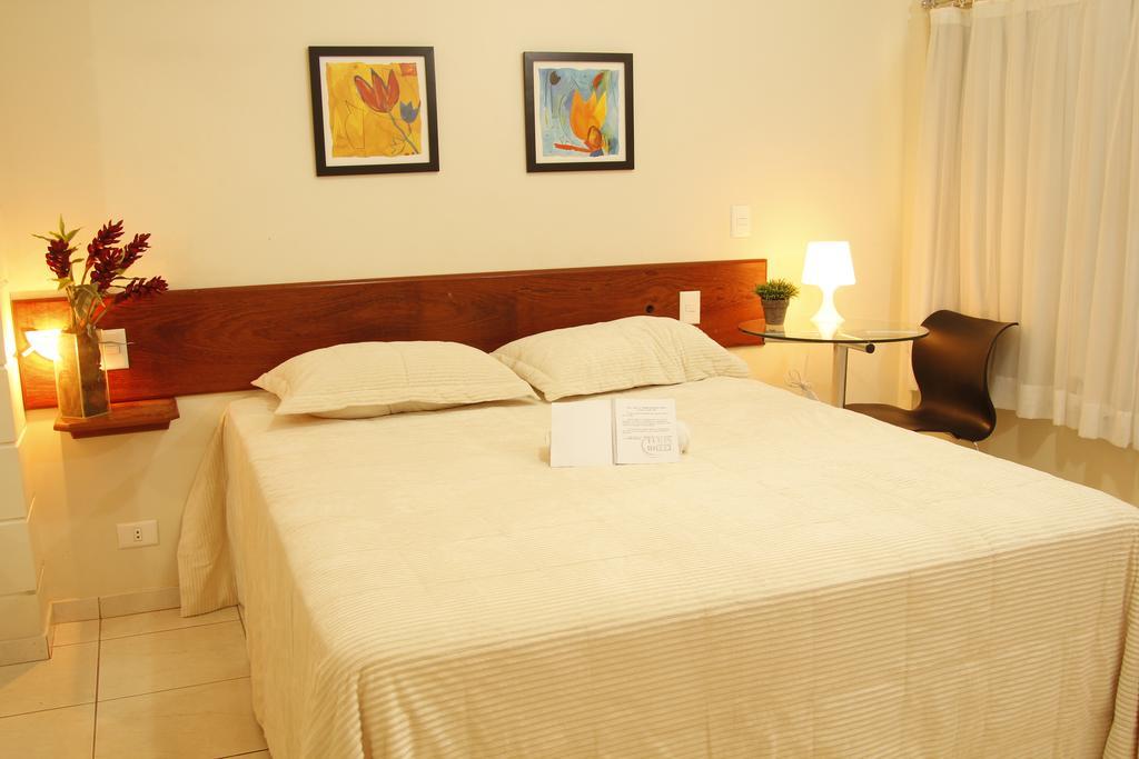 Quarto Individual com Cama de Casal