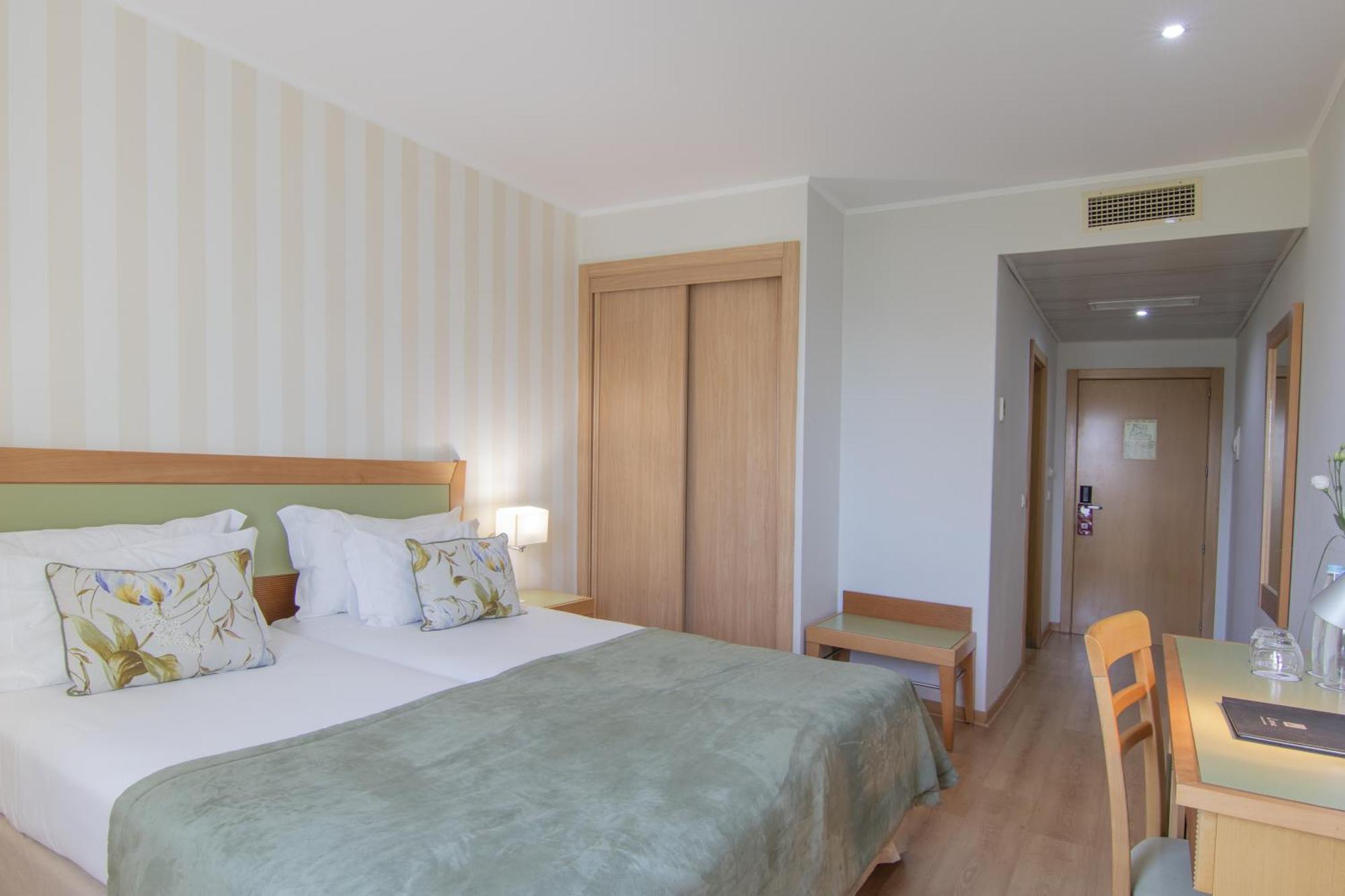 Standard Double or Twin Room,1209306505:JPEG