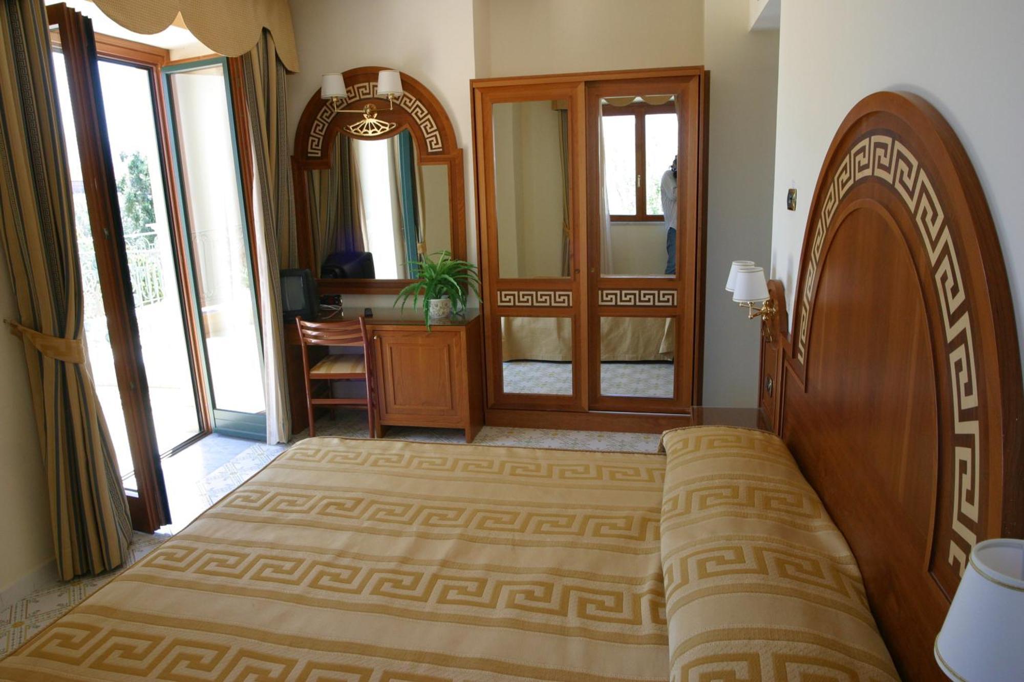 Doppelzimmer mit Balkon und Meerblick