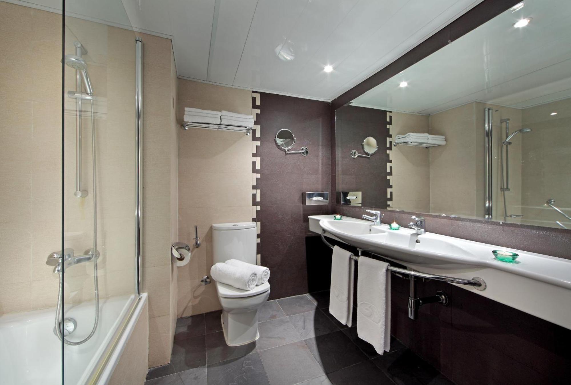 Deluxe Zimmer mit Poolblick und Balkon
