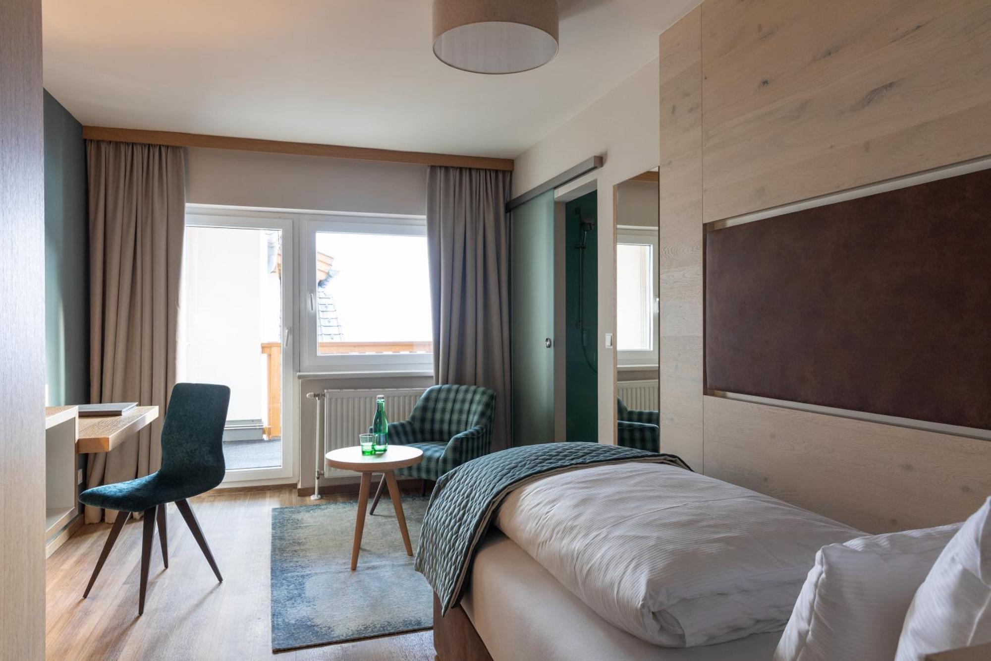 Einzelzimmer mit Balkon