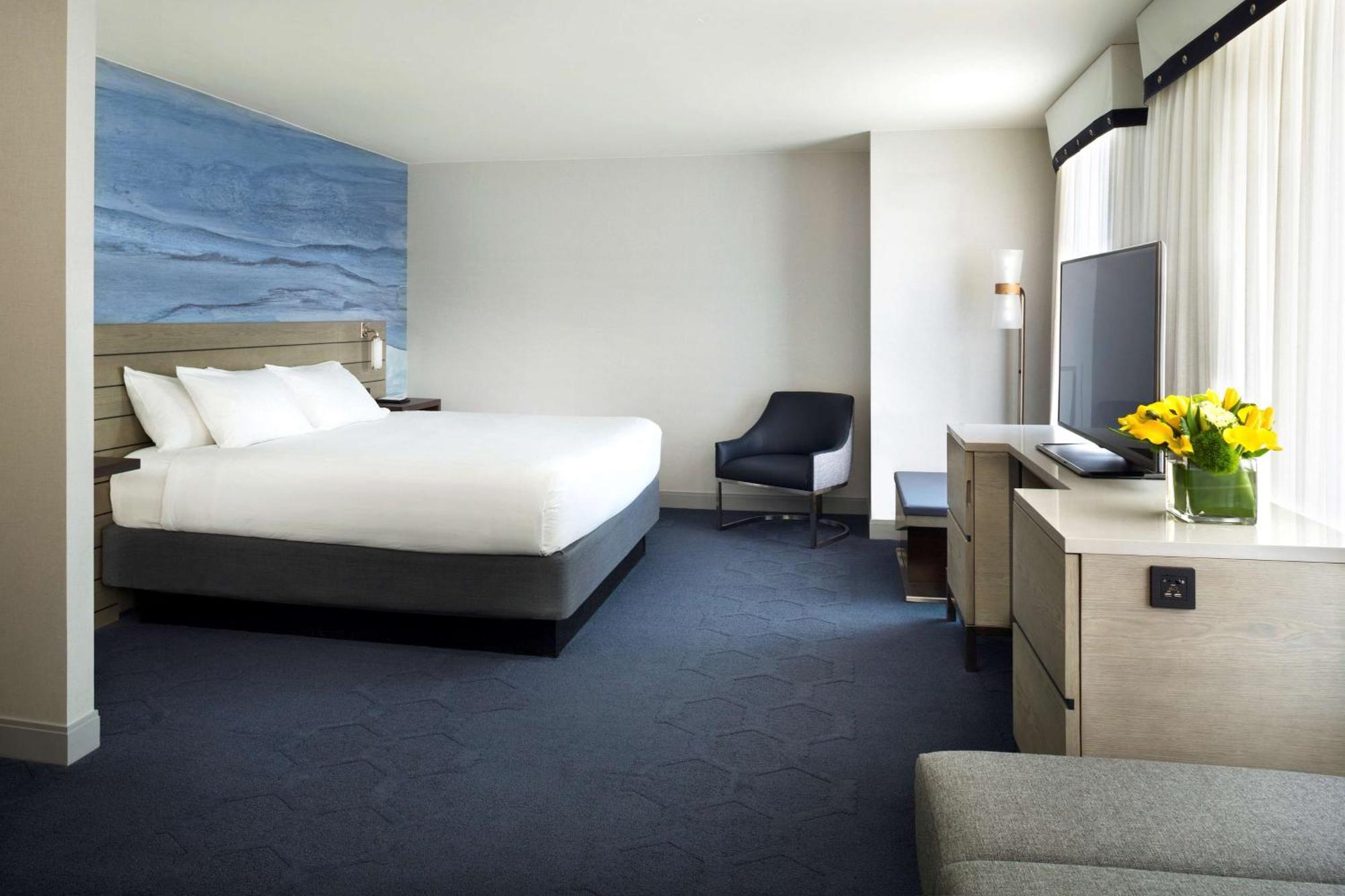 Deluxe King Room,1498783864:JPEG