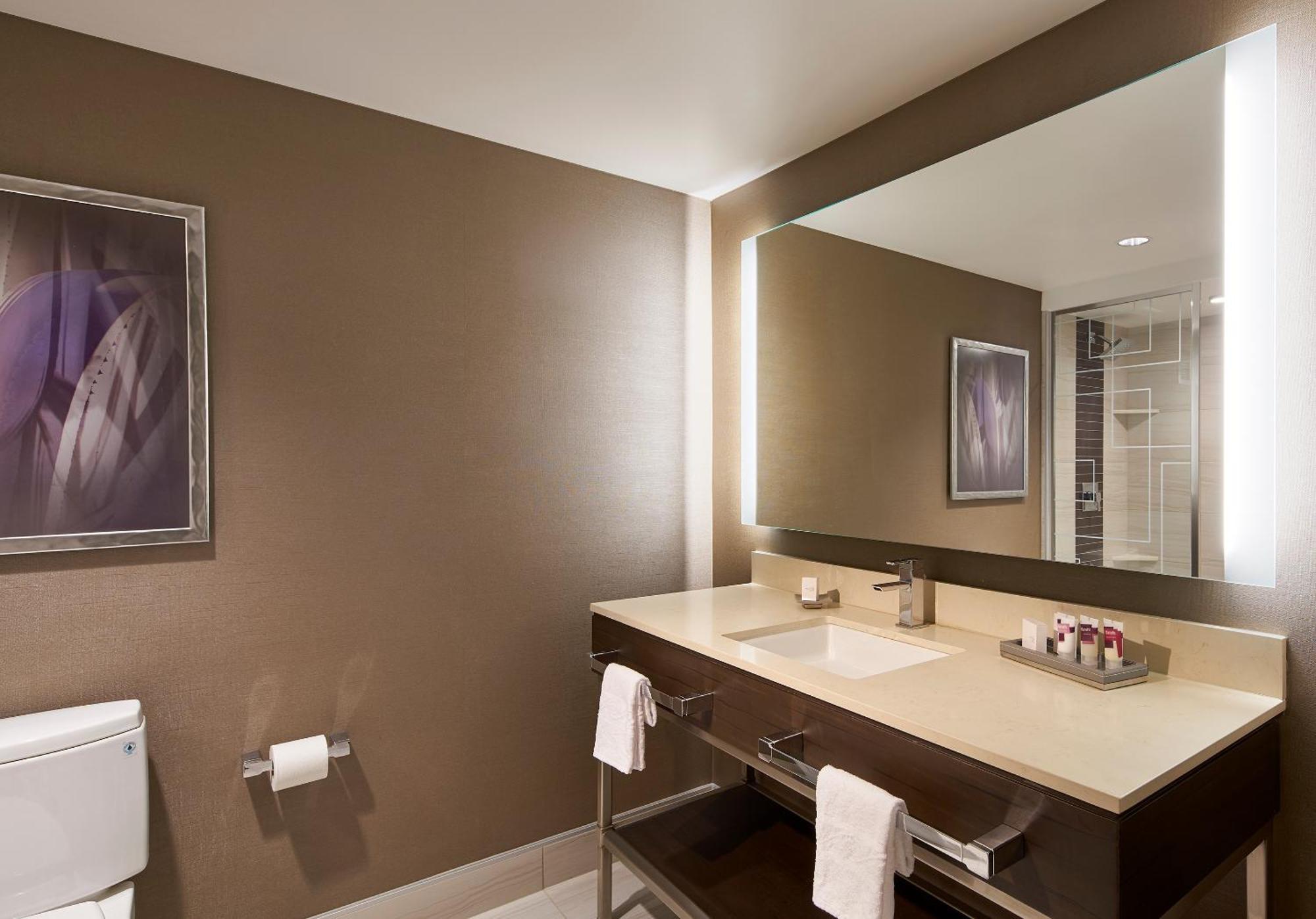 Coastal Tower, Luxury, 1 King, Non-Smoking,1625480038:JPEG