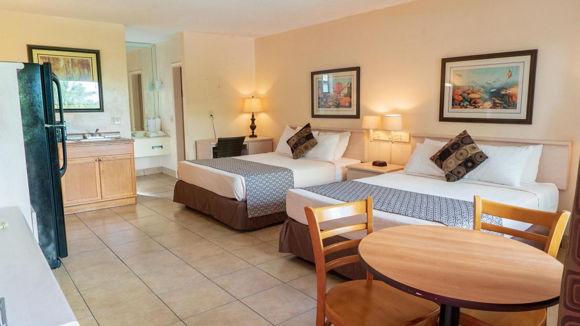 Deluxe Queen Room