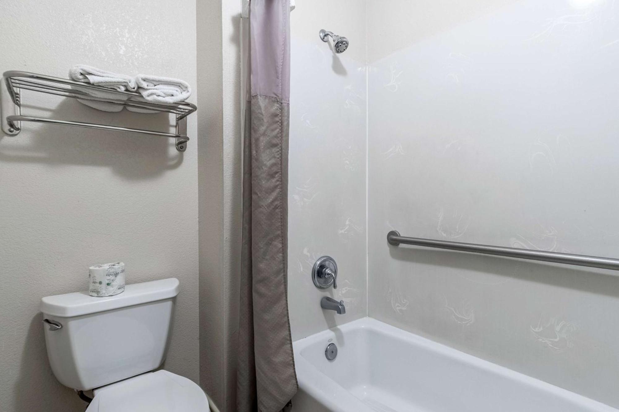 King Room - Disability Access - Non-Smoking