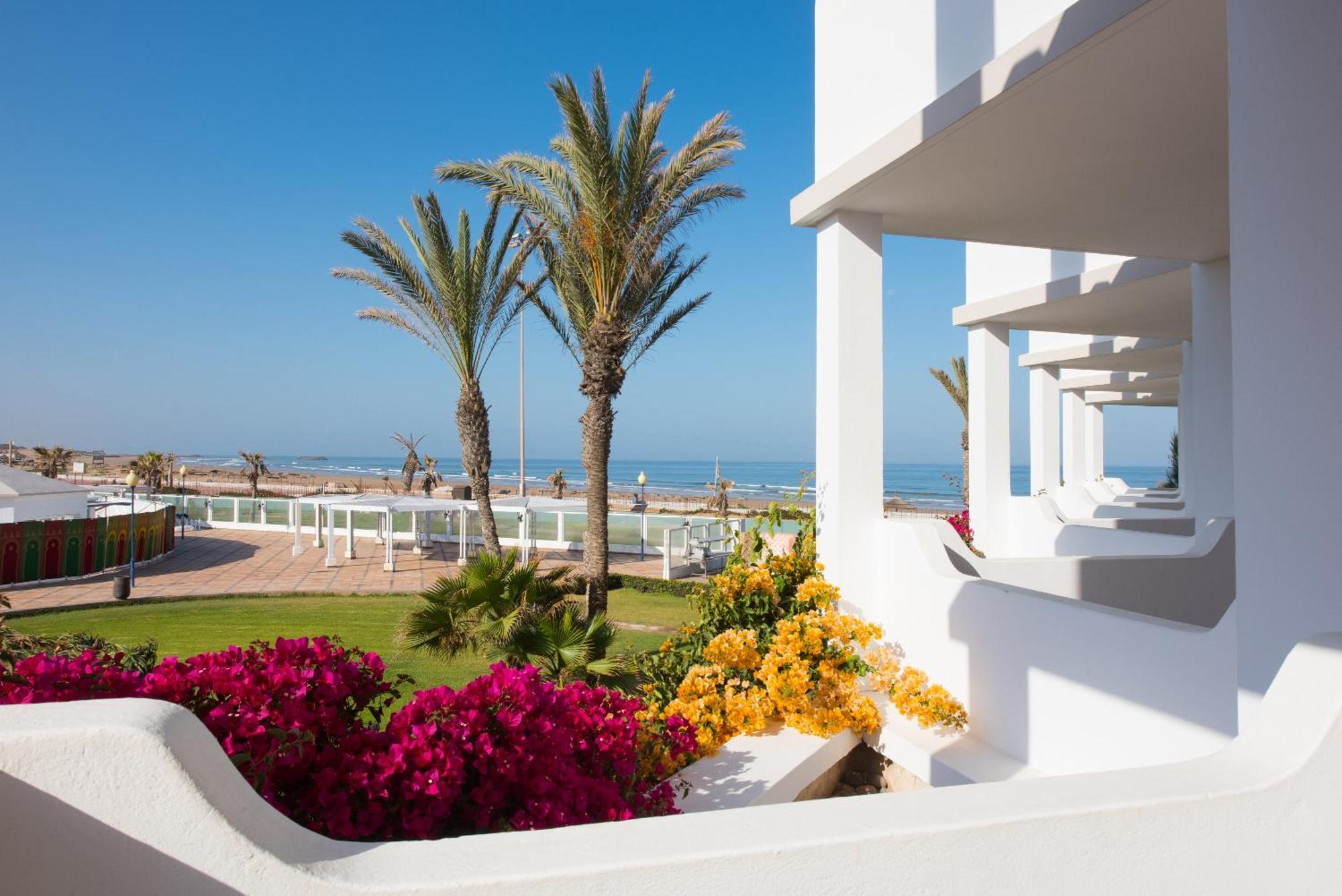 Habitación Doble con vistas laterales al mar (2 adultos)