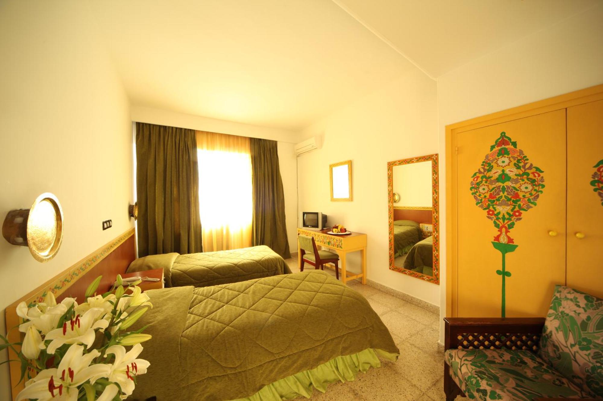 Twin Room,1212041644:JPEG