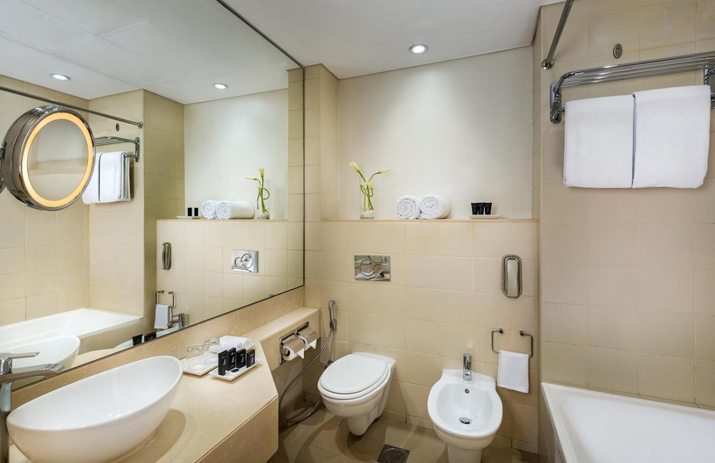 Deluxe Zimmer mit 1 Kingsize-Bett und Stadtblick