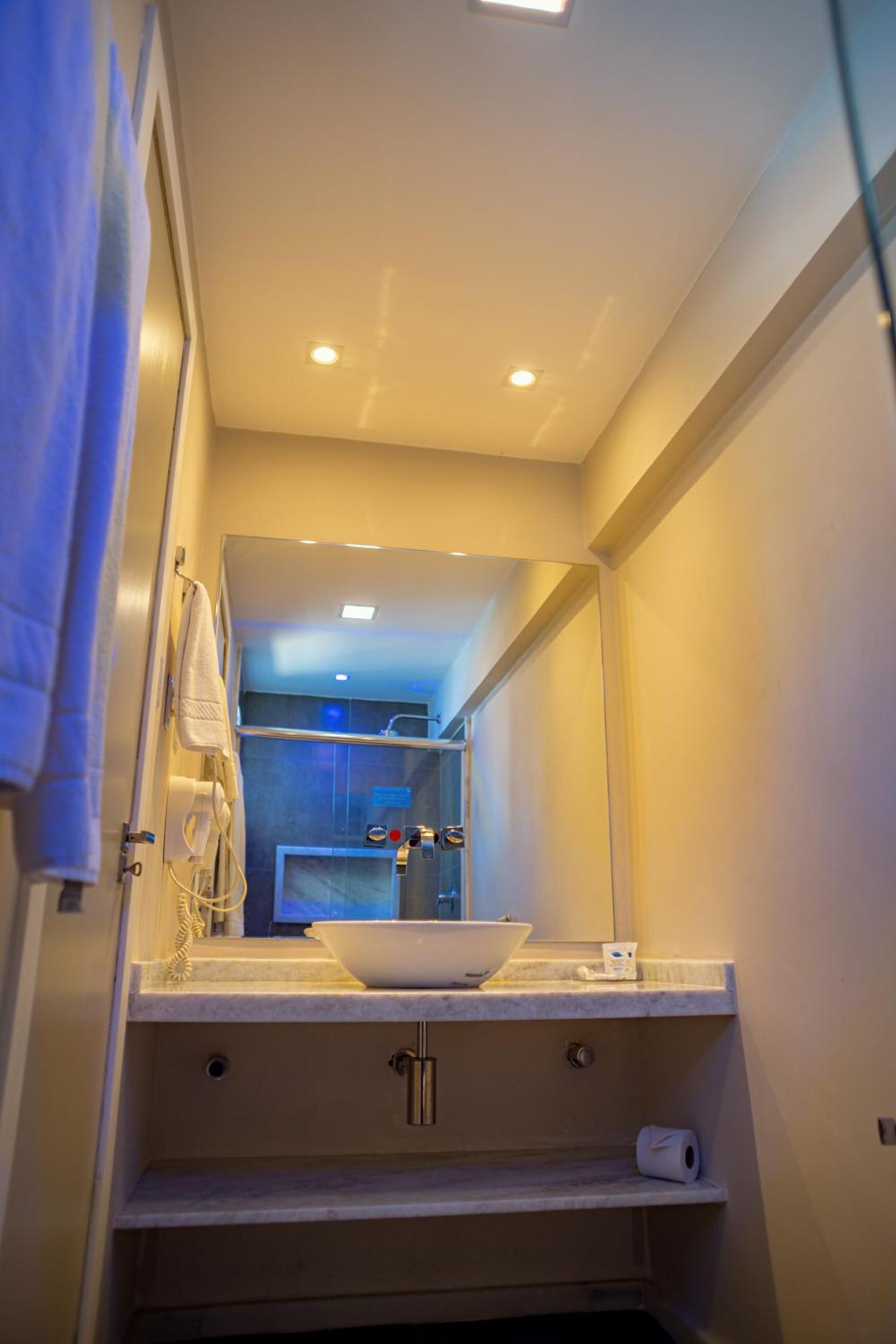 Quarto Duplo Deluxe com Vista da Piscina