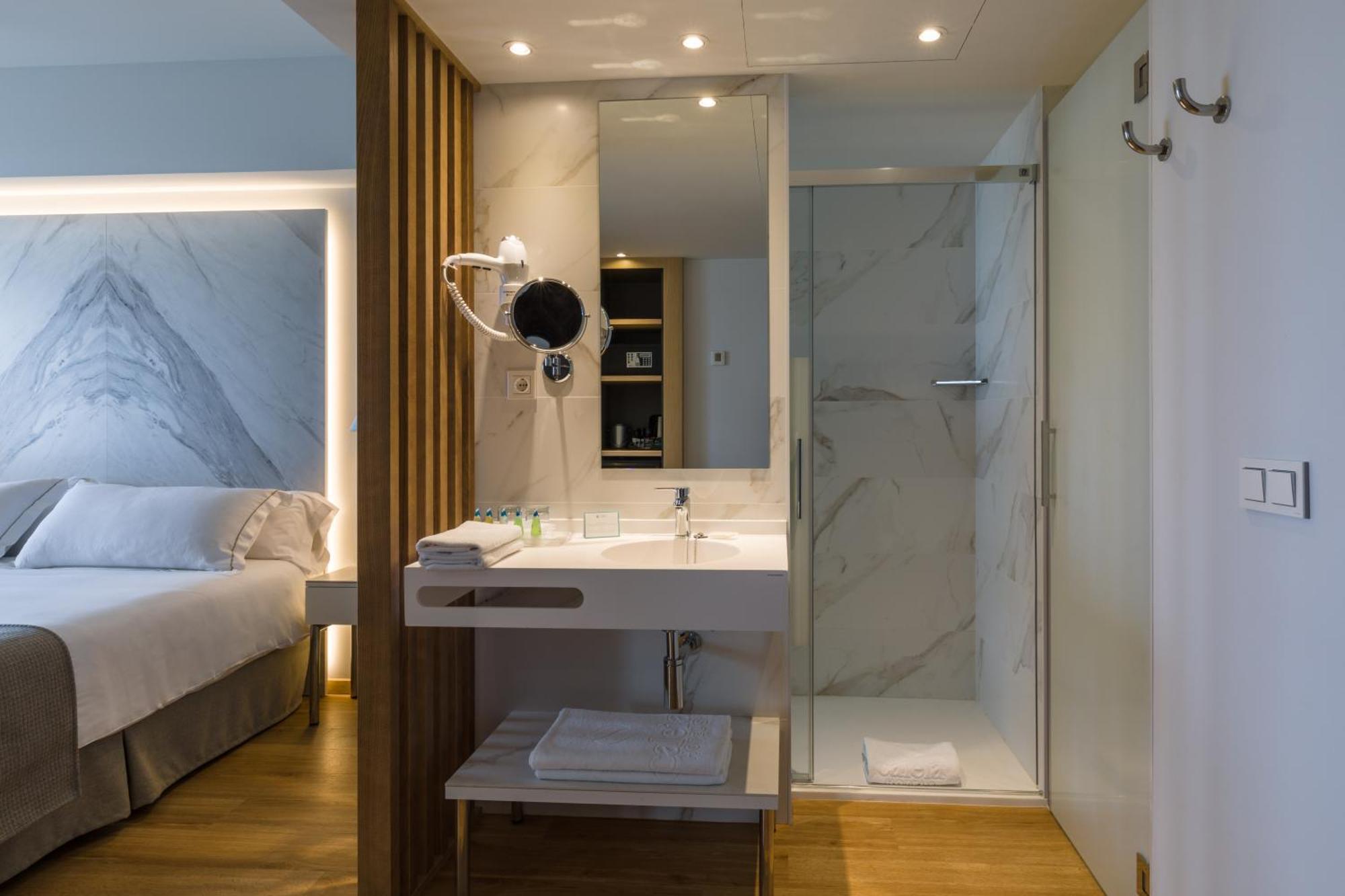 Habitación Doble con vistas frontales al mar