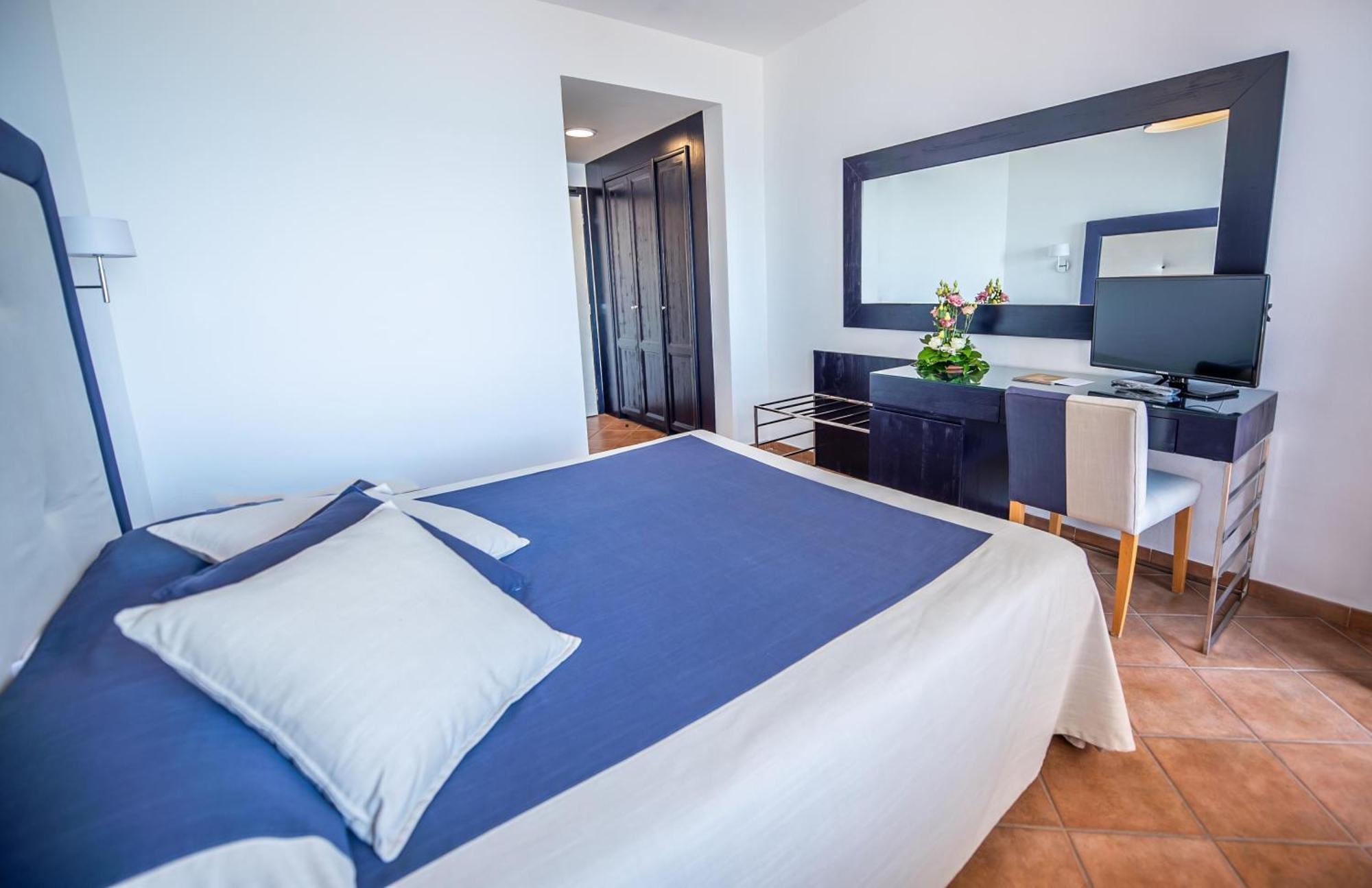 Double or Twin Room with Sea View,1547103196:JPEG