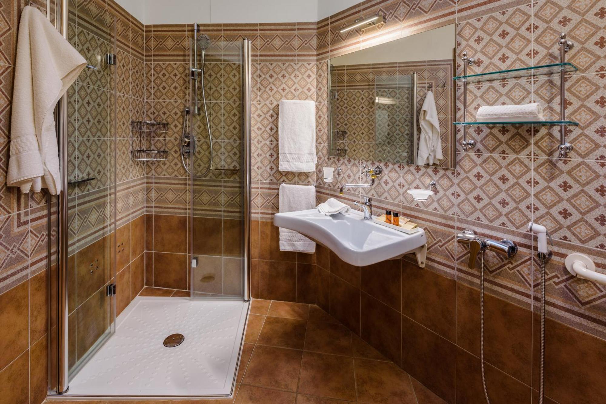 Double or Twin Room,1216317631:JPEG