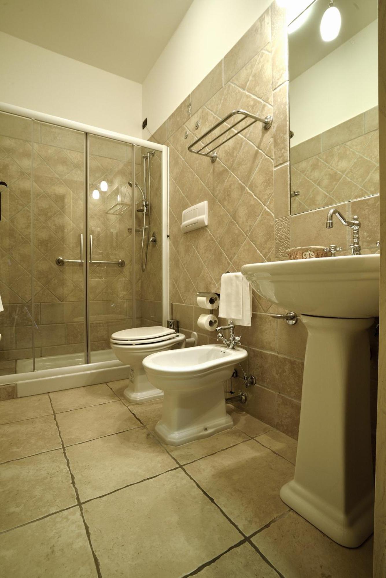 Quadruple Room,1279751938:JPEG
