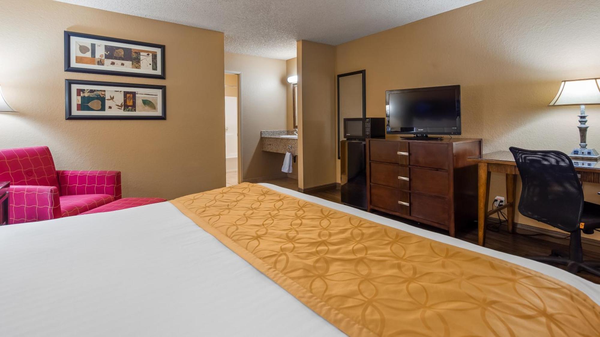 King Room with Roll-In Shower - Disability Access