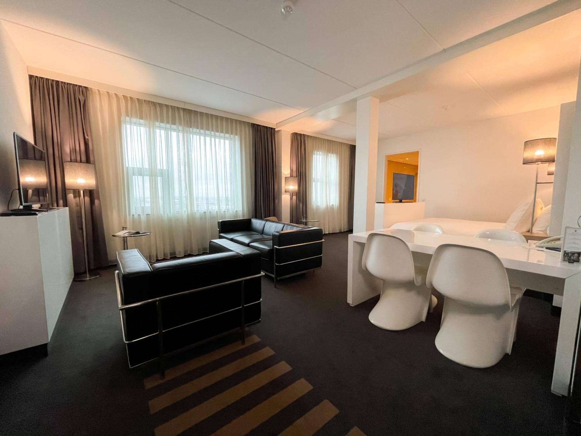Executive Suite,1105305141:JPEG
