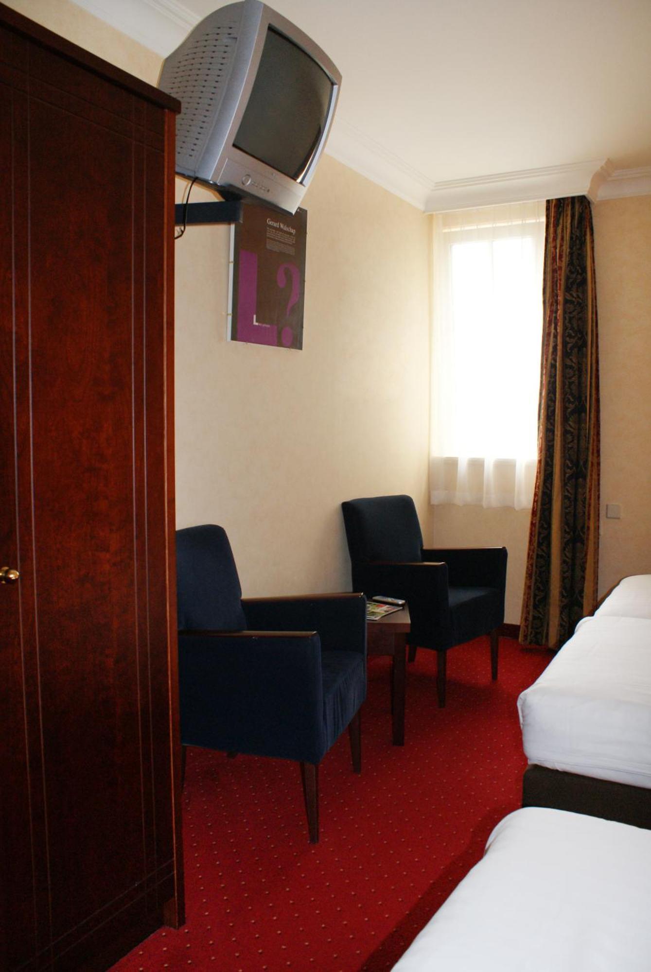 Comfort Triple Room Bath,1280193322:JPEG