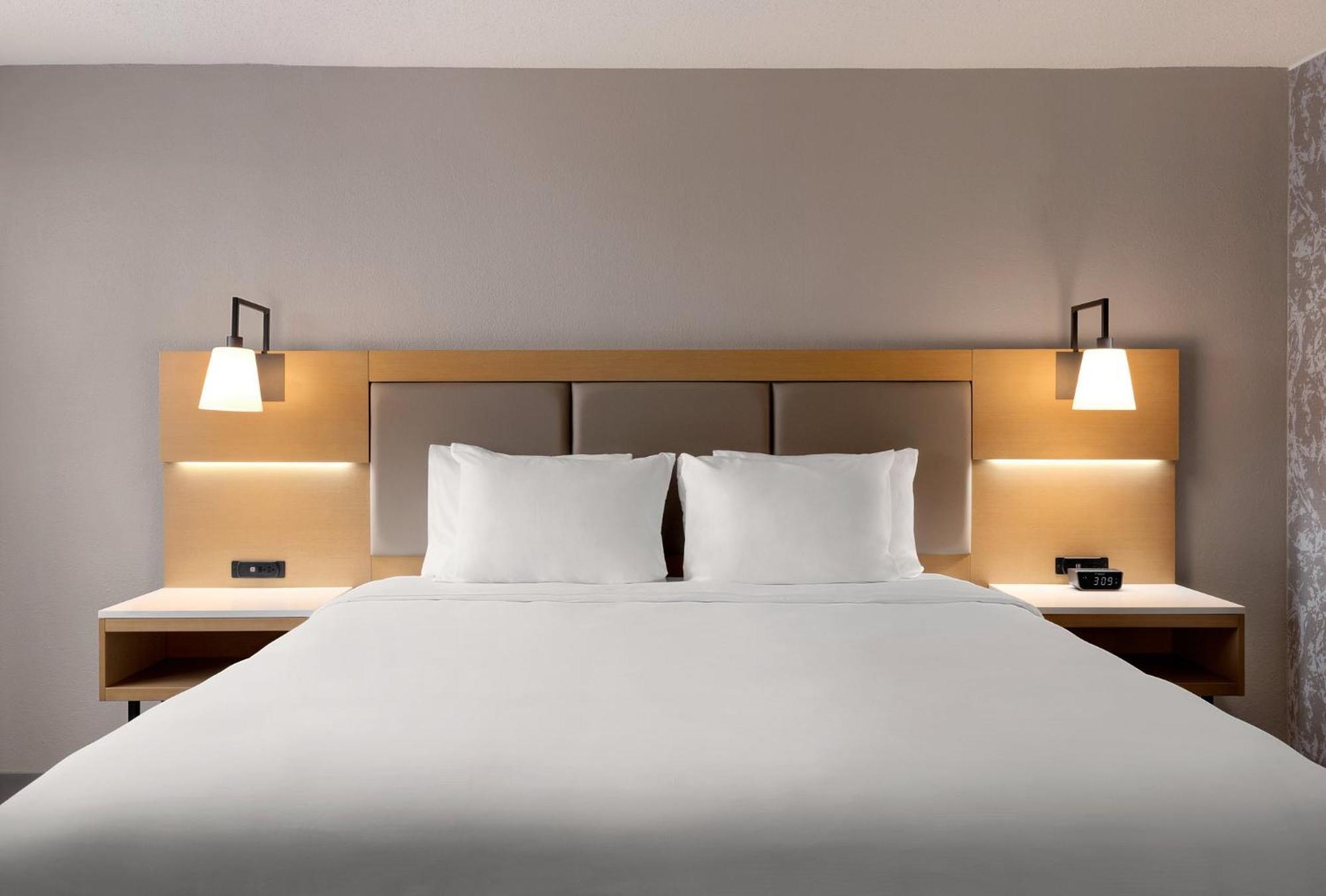 Standard Zimmer mit Kingsize-Bett
