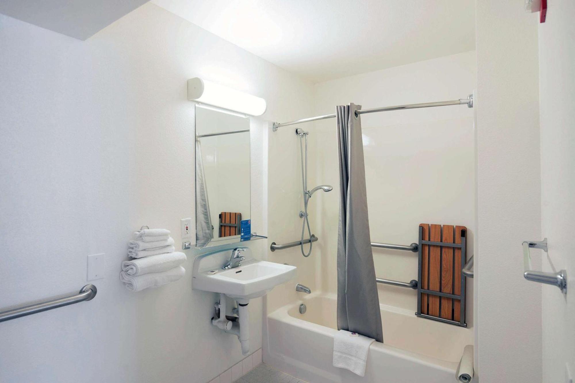 Premium Quadruple Room,1217485621:JPEG
