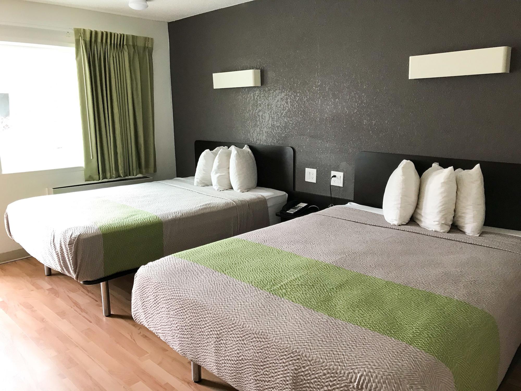 Queen Room with Two Queen Beds and Kitchen - Smoking