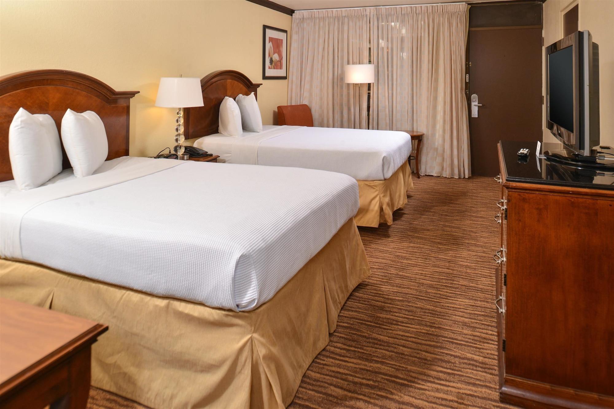 Quadruple Room with Two Queen Beds - Non Smoking