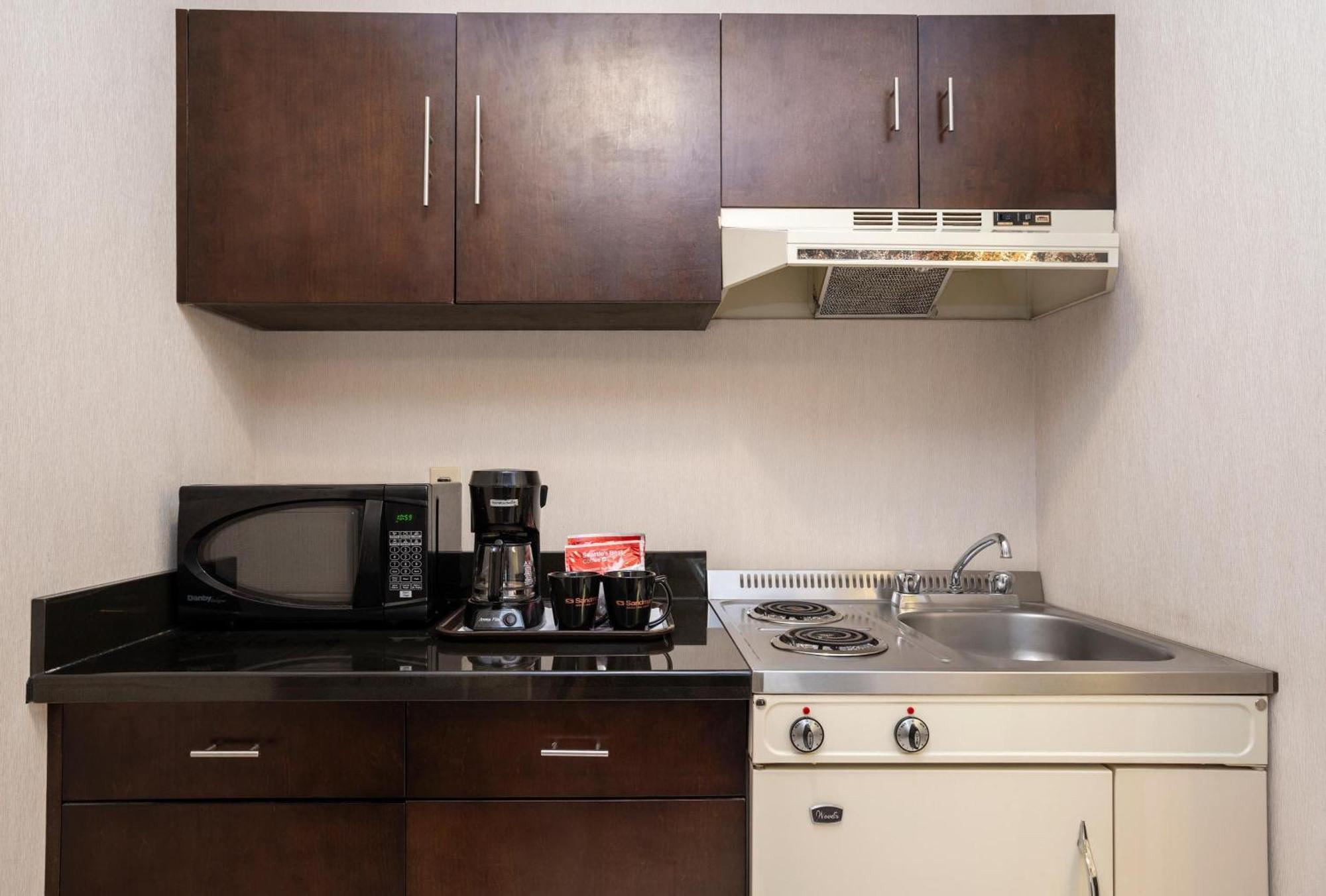 Studio, 1 King Bed, Sofa Bed, Kitchenette, Monashee Building