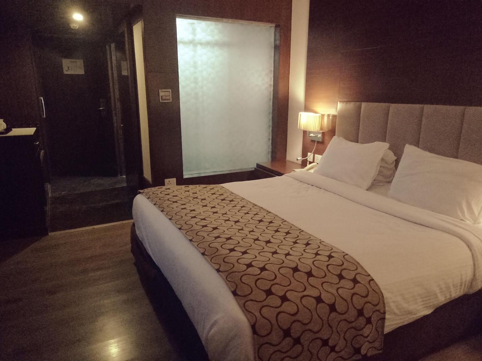 Deluxe Double Room,818351603:JPEG