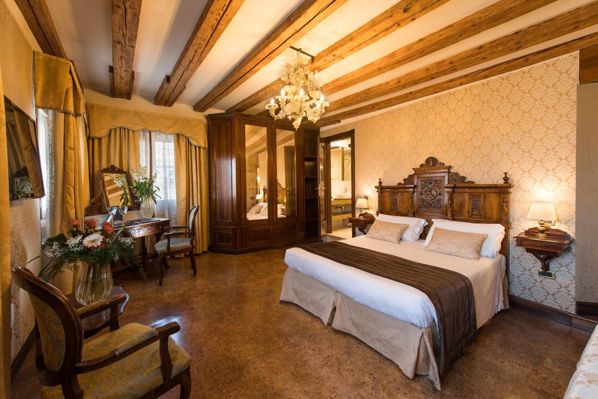 Junior Suite with Grand Canal/Rialto Bridge View,1227003275:JPEG