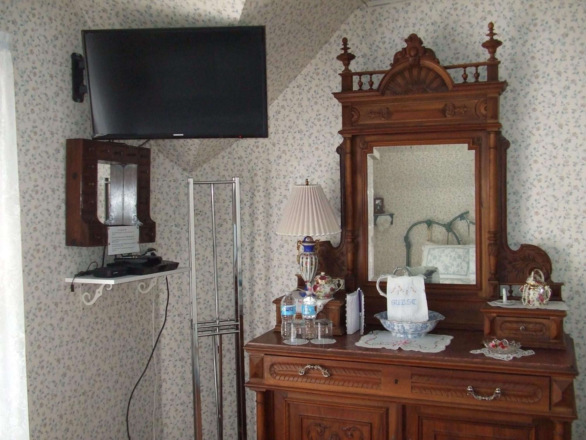 Queen Room