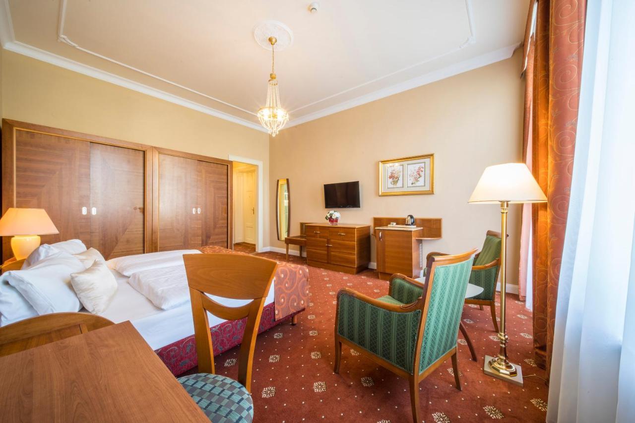 Deluxe Doppel-/Zweibettzimmer mit Balkon