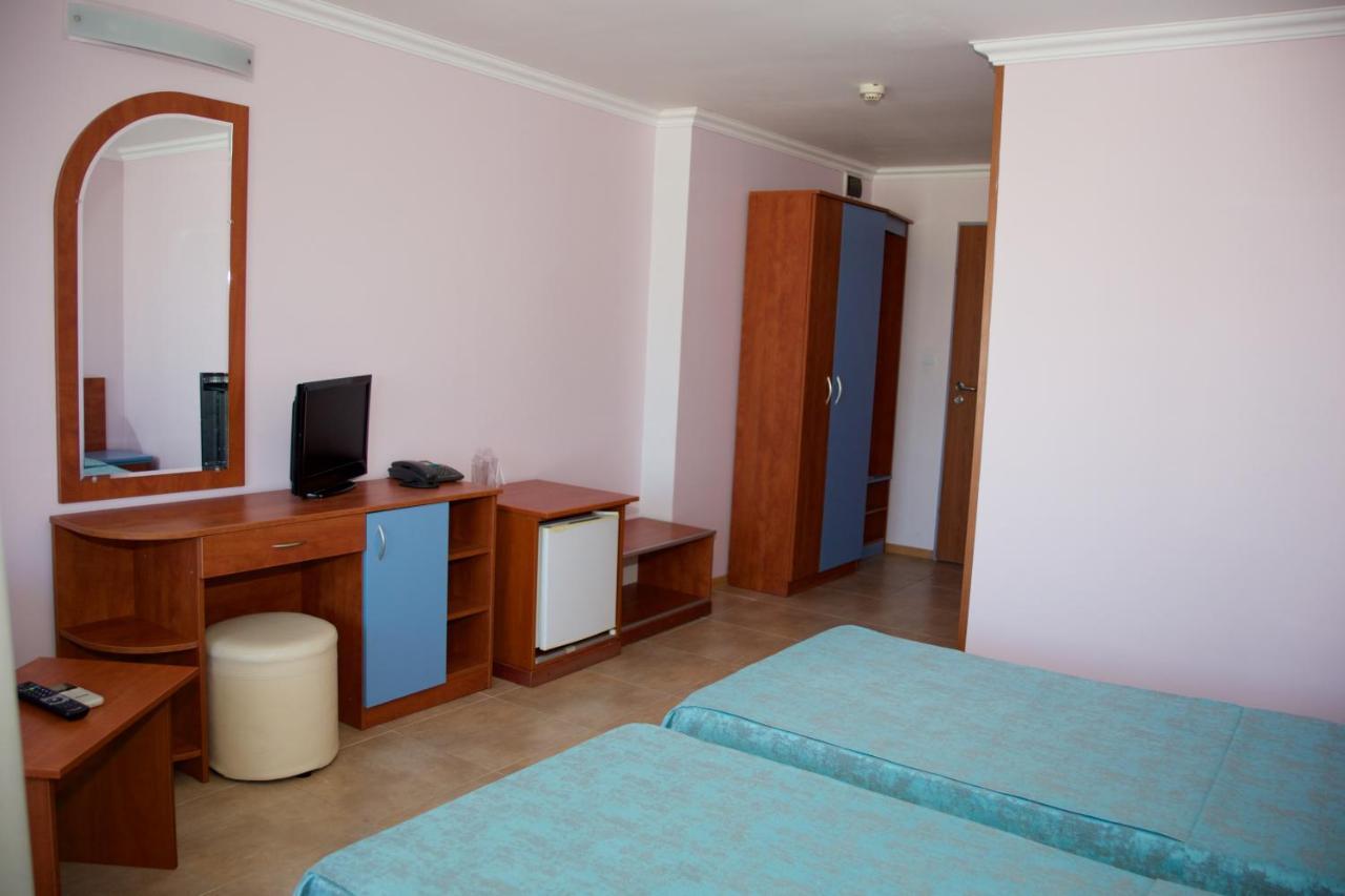 Tweepersoonskamer met 2 Aparte Bedden en Extra Bed (3 Volwassenen)