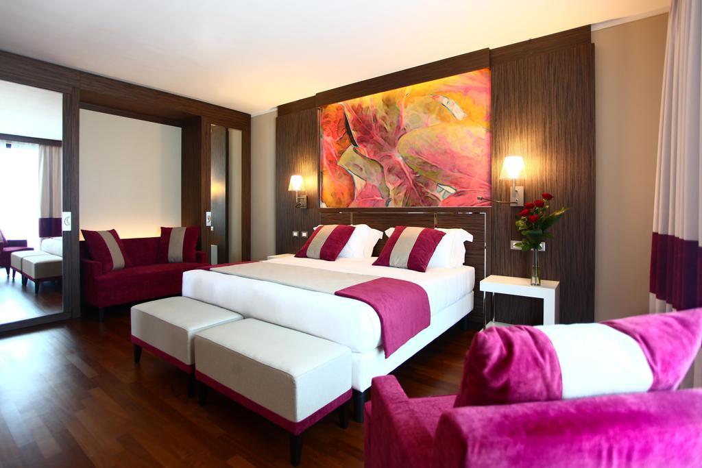 Quarto Executivo com Cama de Casal ou 2 de Solteiro