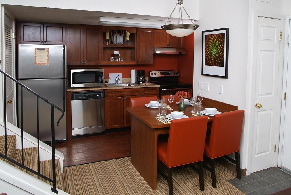 Penthouse Suite, Bi-level Loft, In Loft: 2 Queen, Sofa bed
