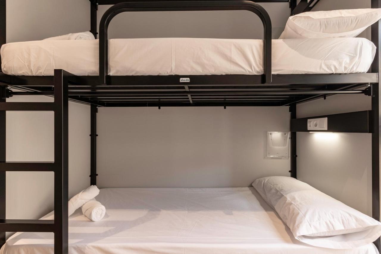Top bunk Bed Mixed Dormitory Room,1235728940:JPEG