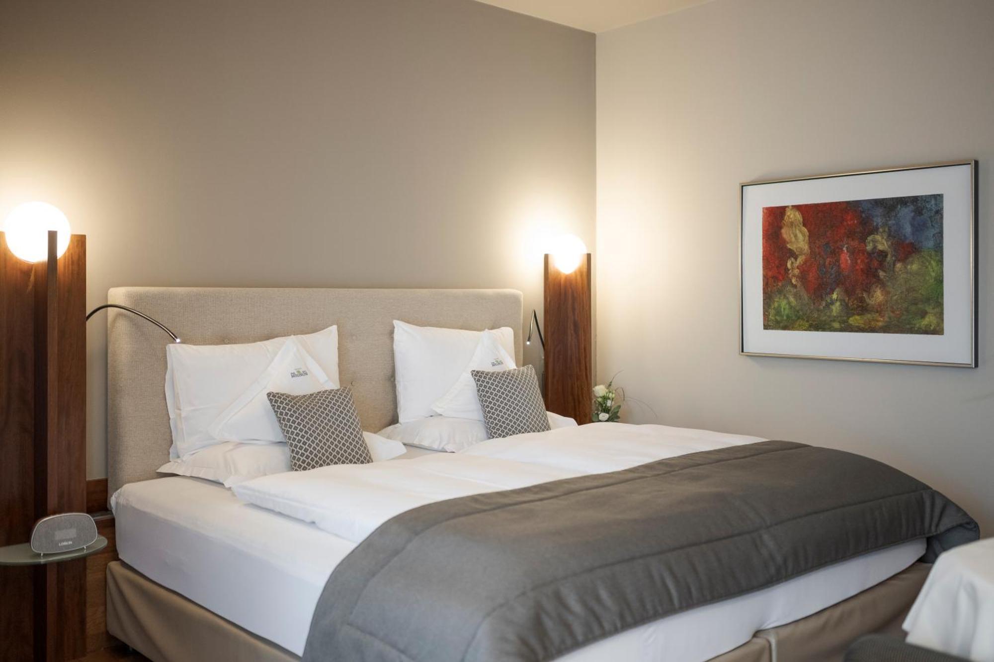 Doppel-/Zweibettzimmer mit Balkon