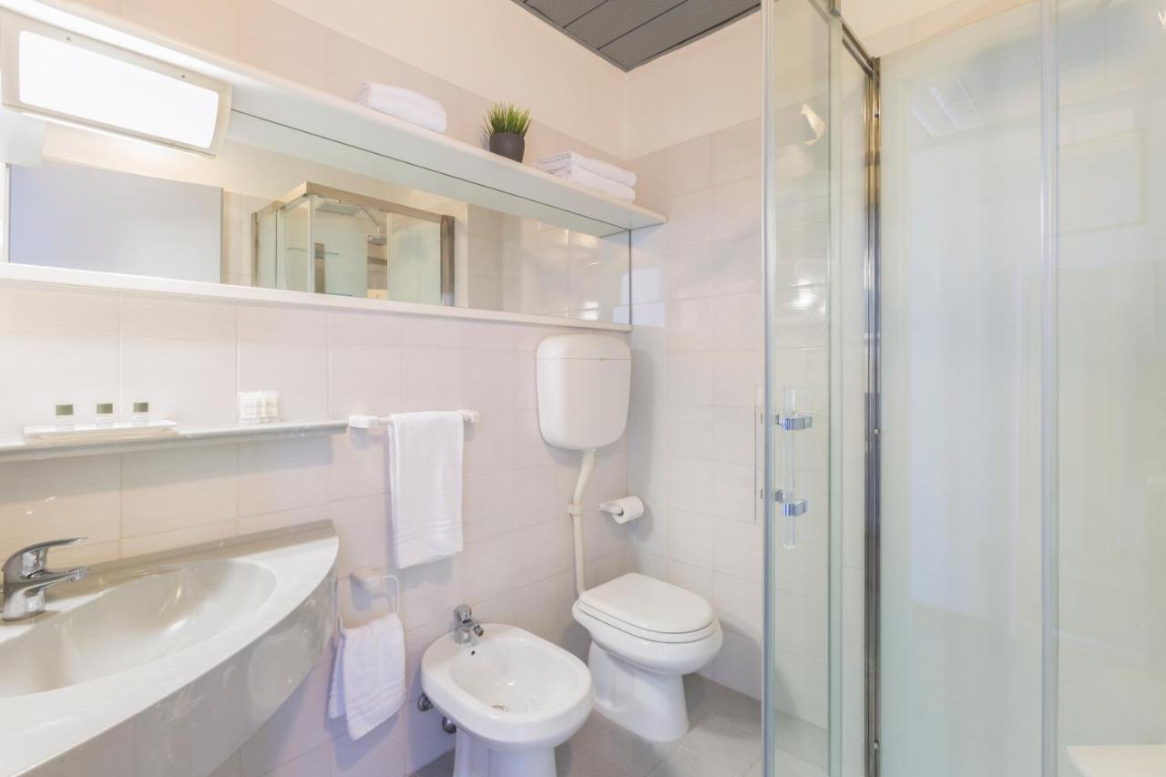 Double or Twin Room,1237948225:JPEG