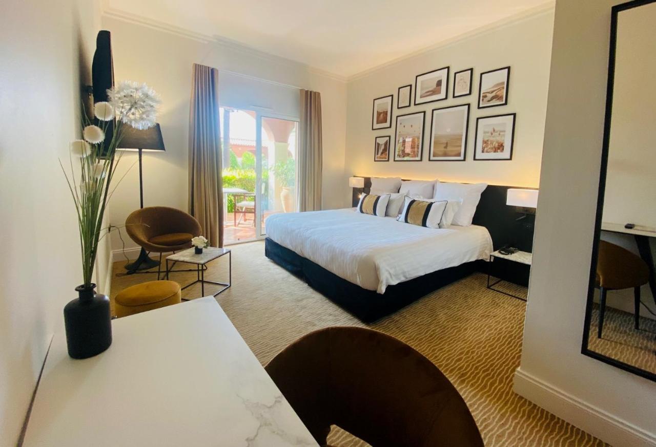 Chambre Double Confort avec Terrasse - Vue sur Jardin - Accès à la Piscine Chauffée - Parking Gratuit